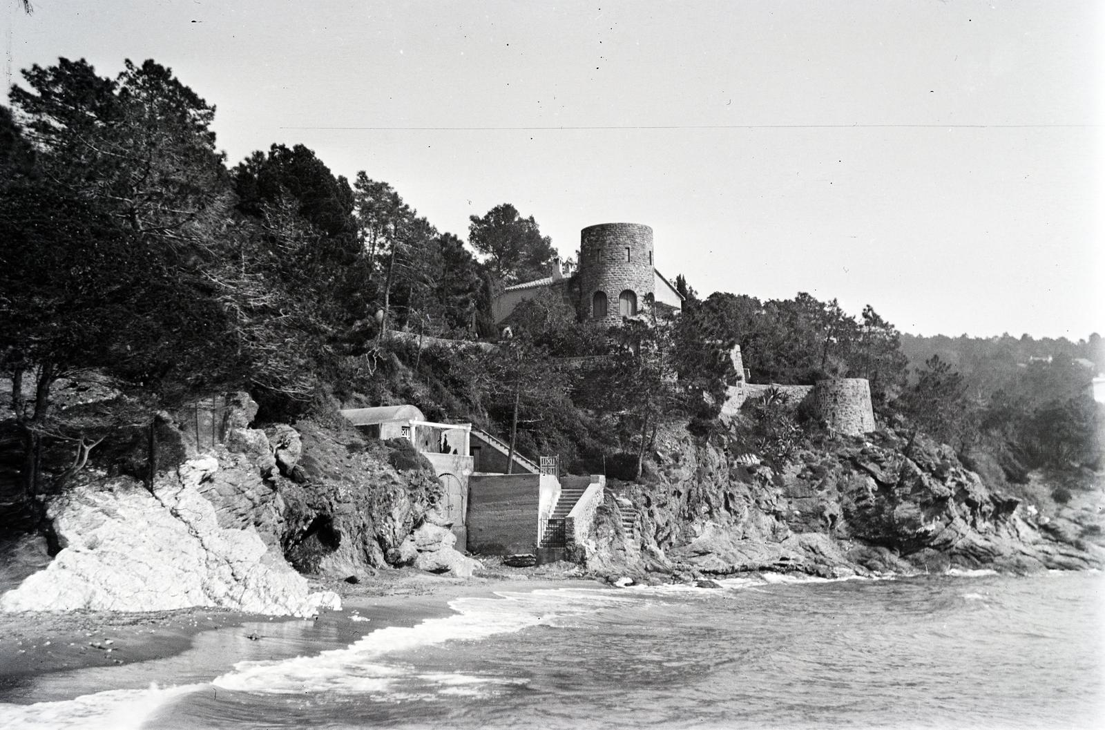 Franciaország, Rayol-Canadel-sur-Mer, tengerpart, Lou Miradou., 1934, Karsai Kata, tengerpart, lépcső, Fortepan #295503