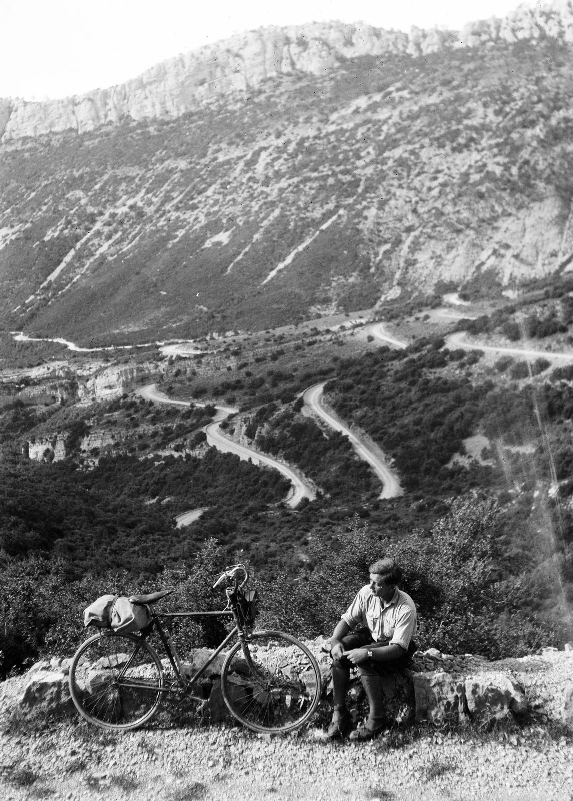 Franciaország, Sainte-Baume hegység, a D2-es megyei út Bouches-du-Rhône megyében, az Espigoulier-hágó közelében., 1934, Karsai Kata, Fortepan #295518