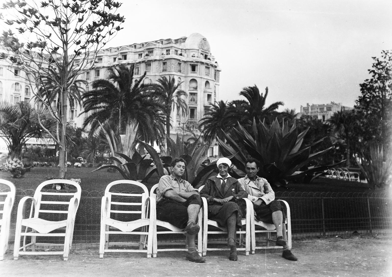 Franciaország, Cannes, Boulevard de la Croisette, háttérben a Majestic Barrière luxusszálloda., 1934, Karsai Kata, Fortepan #295542