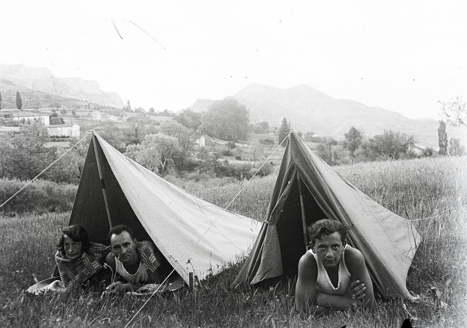 1934, Karsai Kata, lying on stomach, three people, tent, Fortepan #295578