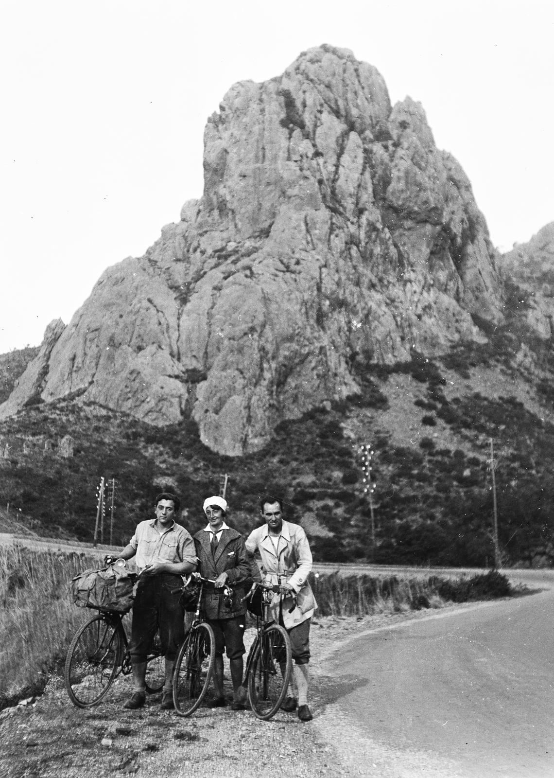 Franciaország, Saint-Raphaël, a D559 számú út felett a Rocher Saint-Barthélemy., 1934, Karsai Kata, Fortepan #295584