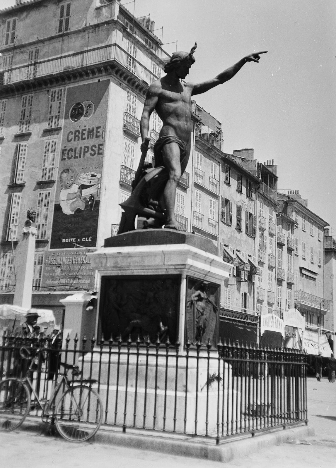 Franciaország, Toulon, kikötő, Quai Cronstadt. Az 1847-ben felállított Le Génie de la navigation című szobor Louis-Joseph Daumas szobrászművész alkotása., 1934, Karsai Kata, Fortepan #295586