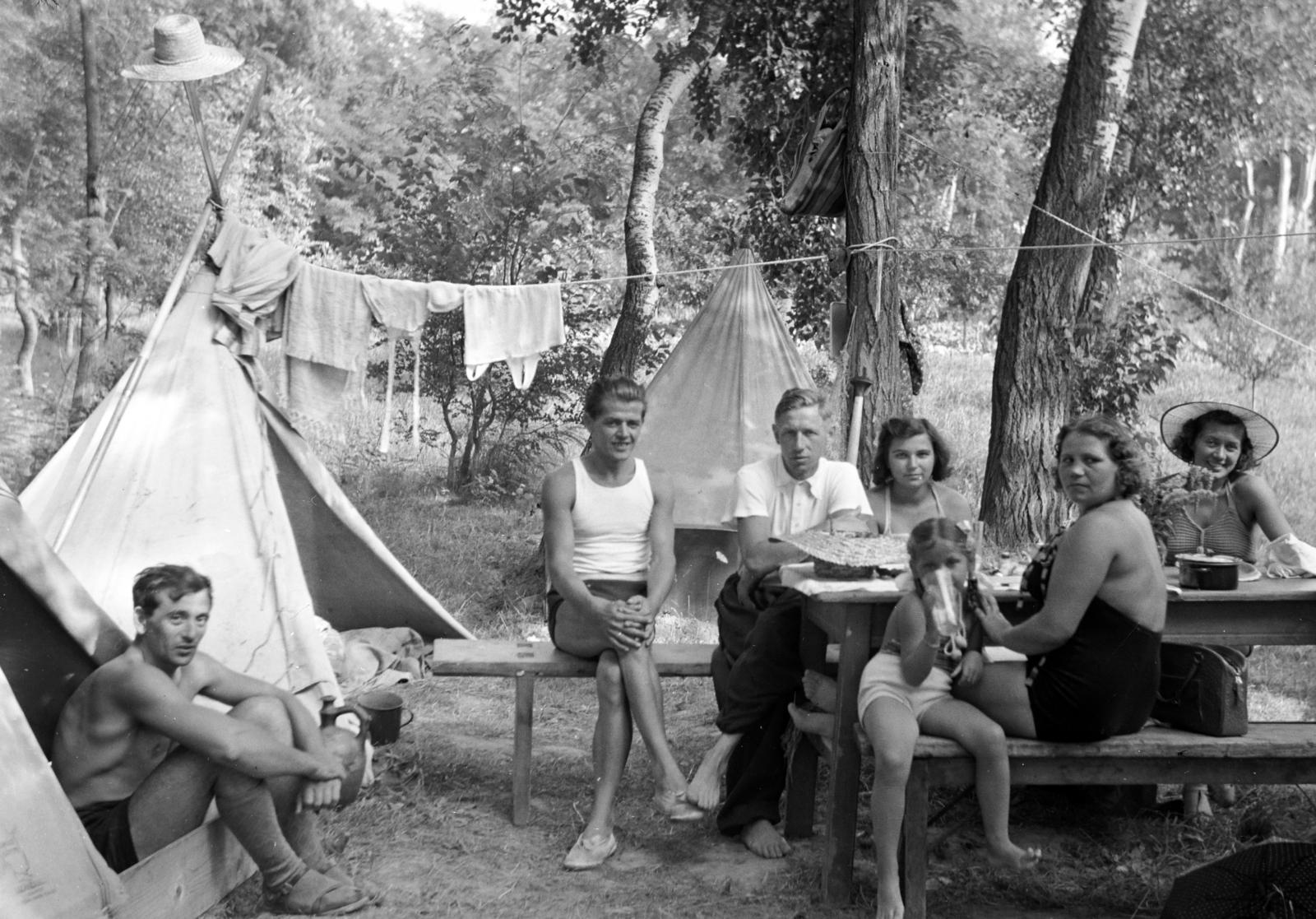 1954, Karsai Kata, tent, camp, hanging clothes, Fortepan #295590