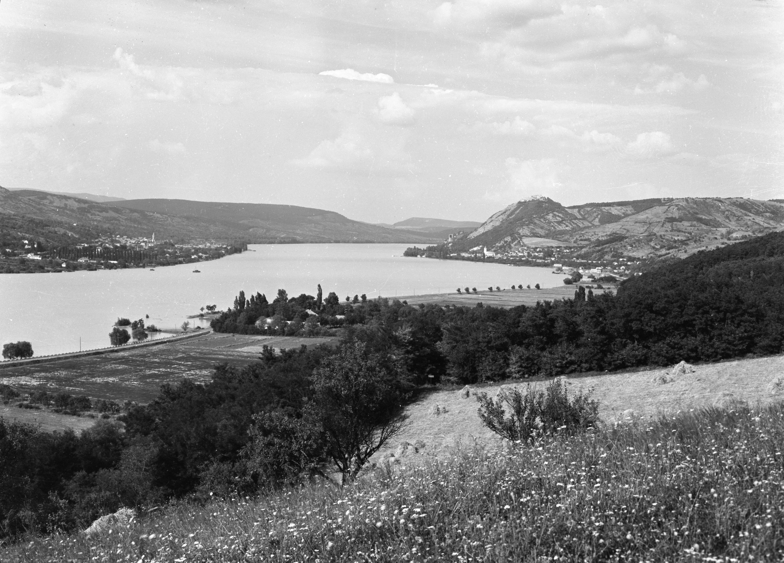 Hungary,Danube Bend, Visegrád,Nagymaros, Visegrád Gizellatelep felől nézve., 1959, UVATERV, picture, Fortepan #2956
