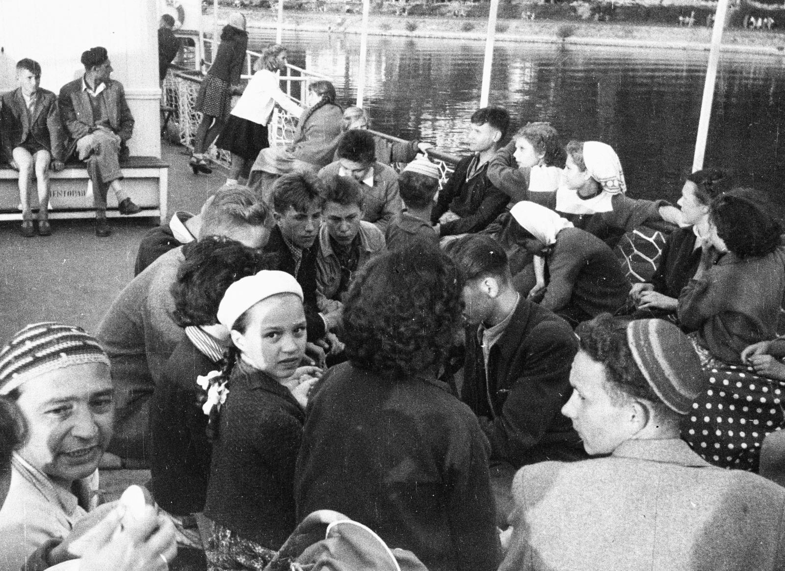 Magyarország,Dunakanyar, a Petőfi személyhajó a Dunán, Visegrád közelében., 1962, Koroknai-Tegez Ferenc, Fortepan #295632