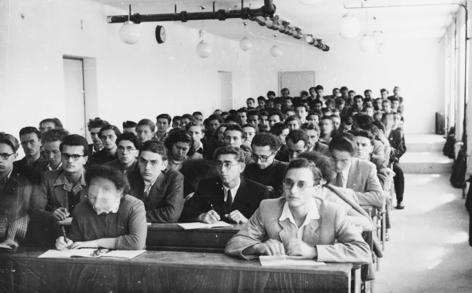 Magyarország, Veszprém, Veszprémi Vegyipari Egyetem (később Pannon Egyetem), előadóterem., 1949, Polinszky Tibor, Fortepan #295662