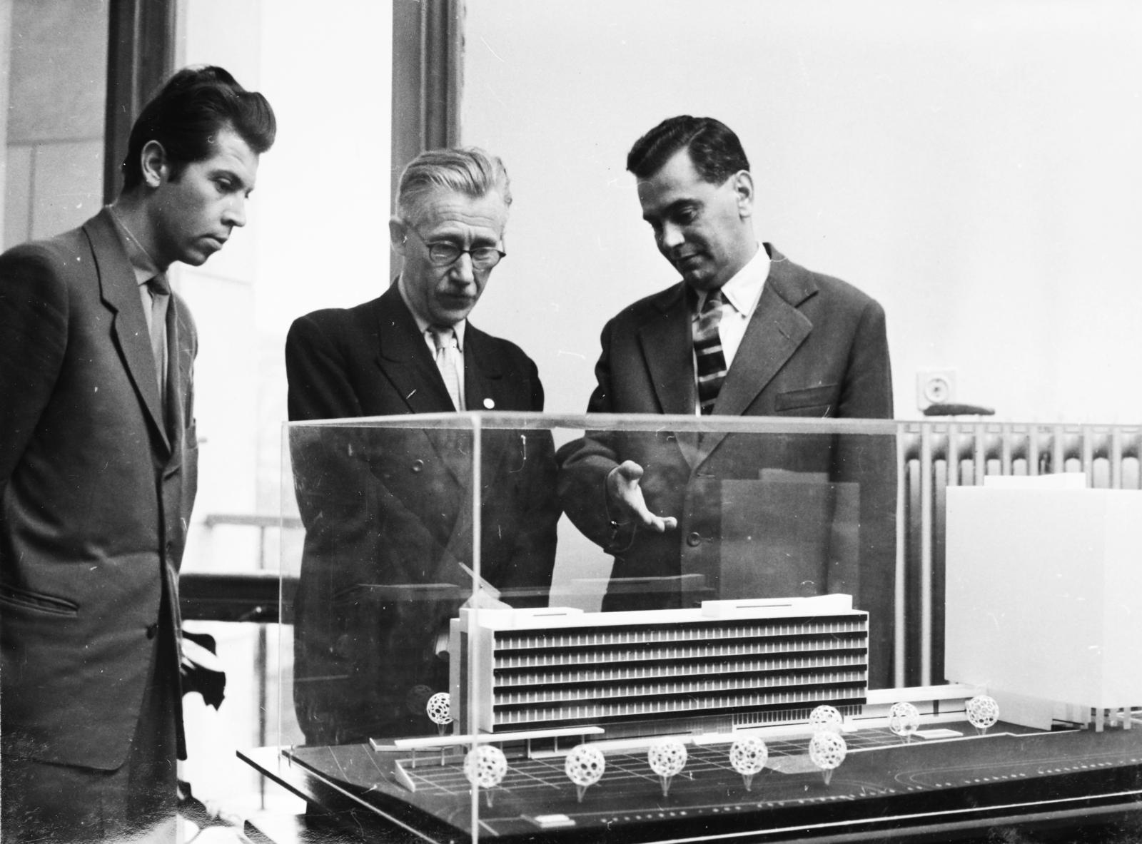 Magyarország, Veszprém, Veszprémi Vegyipari Egyetem (később Pannon Egyetem). Jobbra Polinszky Károly az egyetem dékánja, majd rektora., 1962, Polinszky Tibor, Fortepan #295685