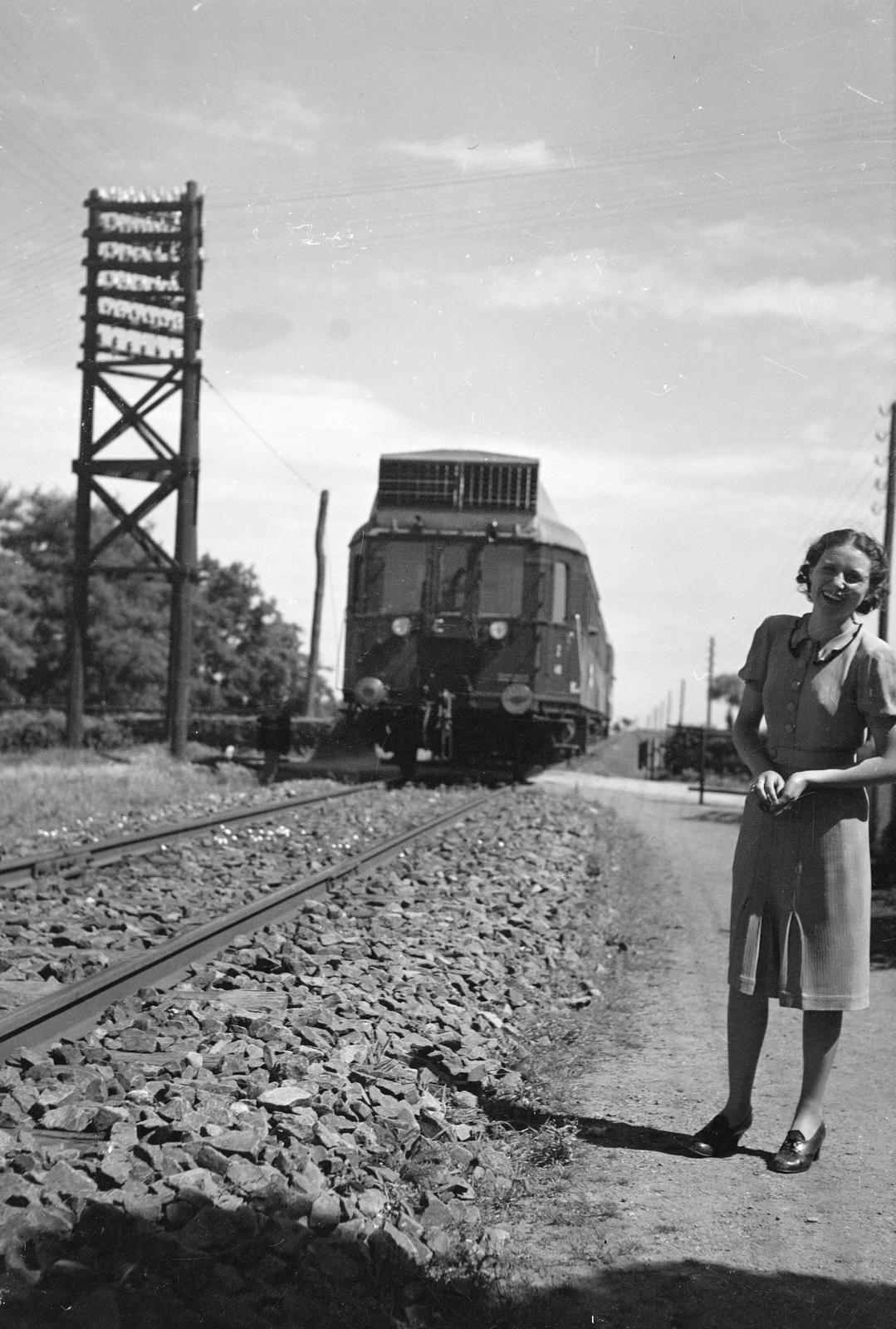 1942, Száraz Miklós György, MÁV ABmot motorkocsi, Fortepan #295716