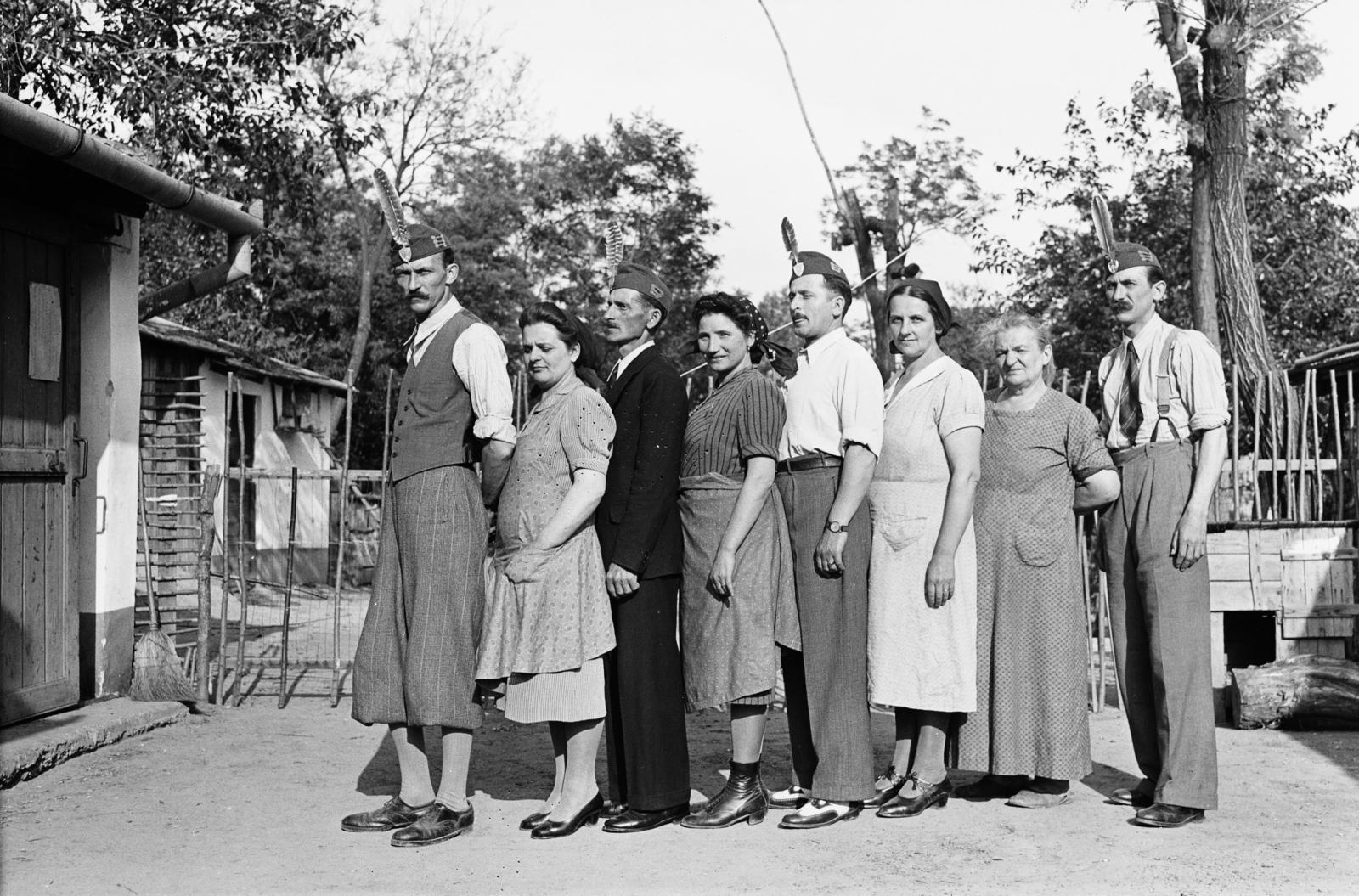 Magyarország, Majosháza, 1942, Török Kálmán, libasor, család, Fortepan #295777