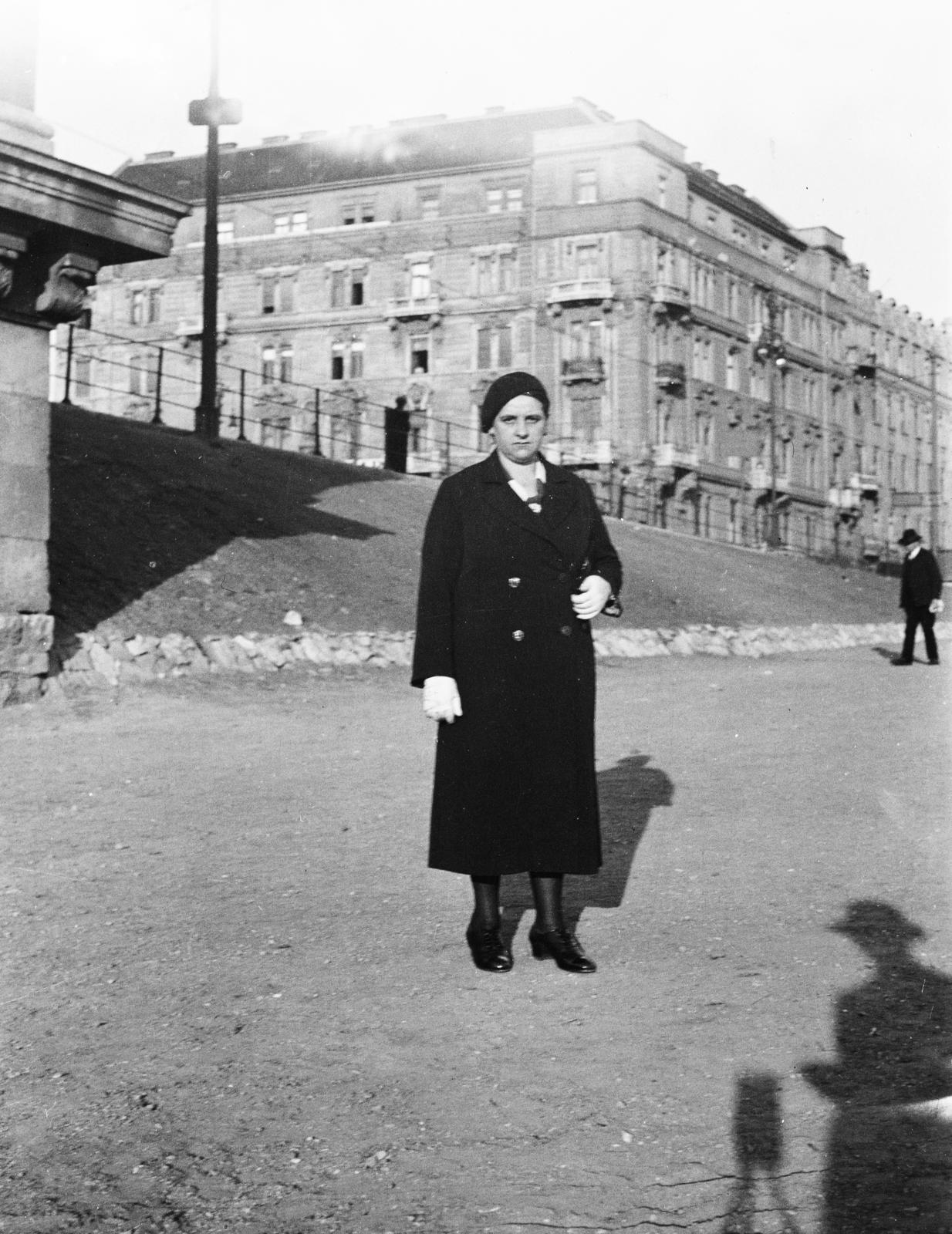Magyarország, Budapest V.,Budapest XIII., a felvétel a Jászai Mari (Rudolf trónörökös) téren készült, a háttérben a Szent István körút 2. számú sarokház., 1937, Török Kálmán, Budapest, Fortepan #295784