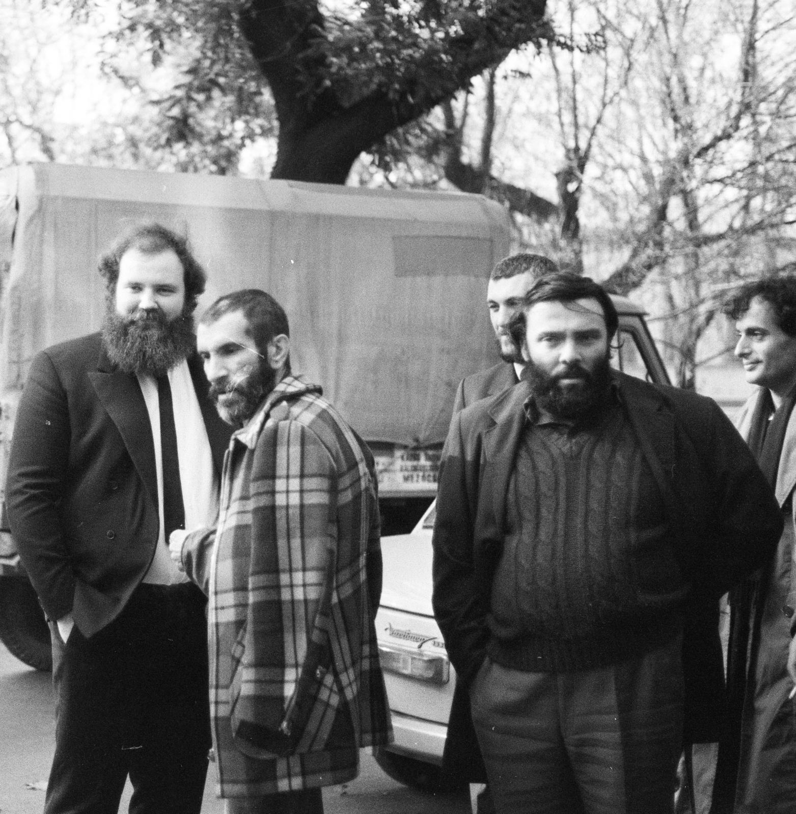 Hungary, Nyíregyháza, Bessenyei tér, balra Iványi Gábor, a SZETA (Szegényeket Támogató Alap) alapító tagja, 1981-től a Magyarországi Evangéliumi Testvérközösség alapító lelkésze., 1981, Veres Juli, Fortepan #295847