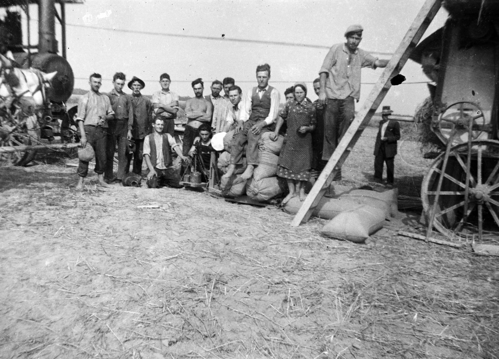 1942, Virágvölgyi István, tableau, sack, scale, agriculture, Fortepan #295855