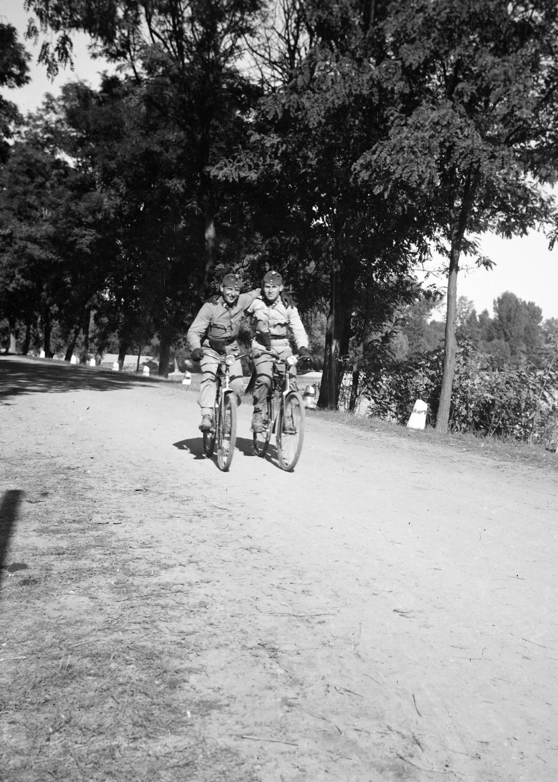 1942, Virágvölgyi István, Szalontai János, Fortepan #295861