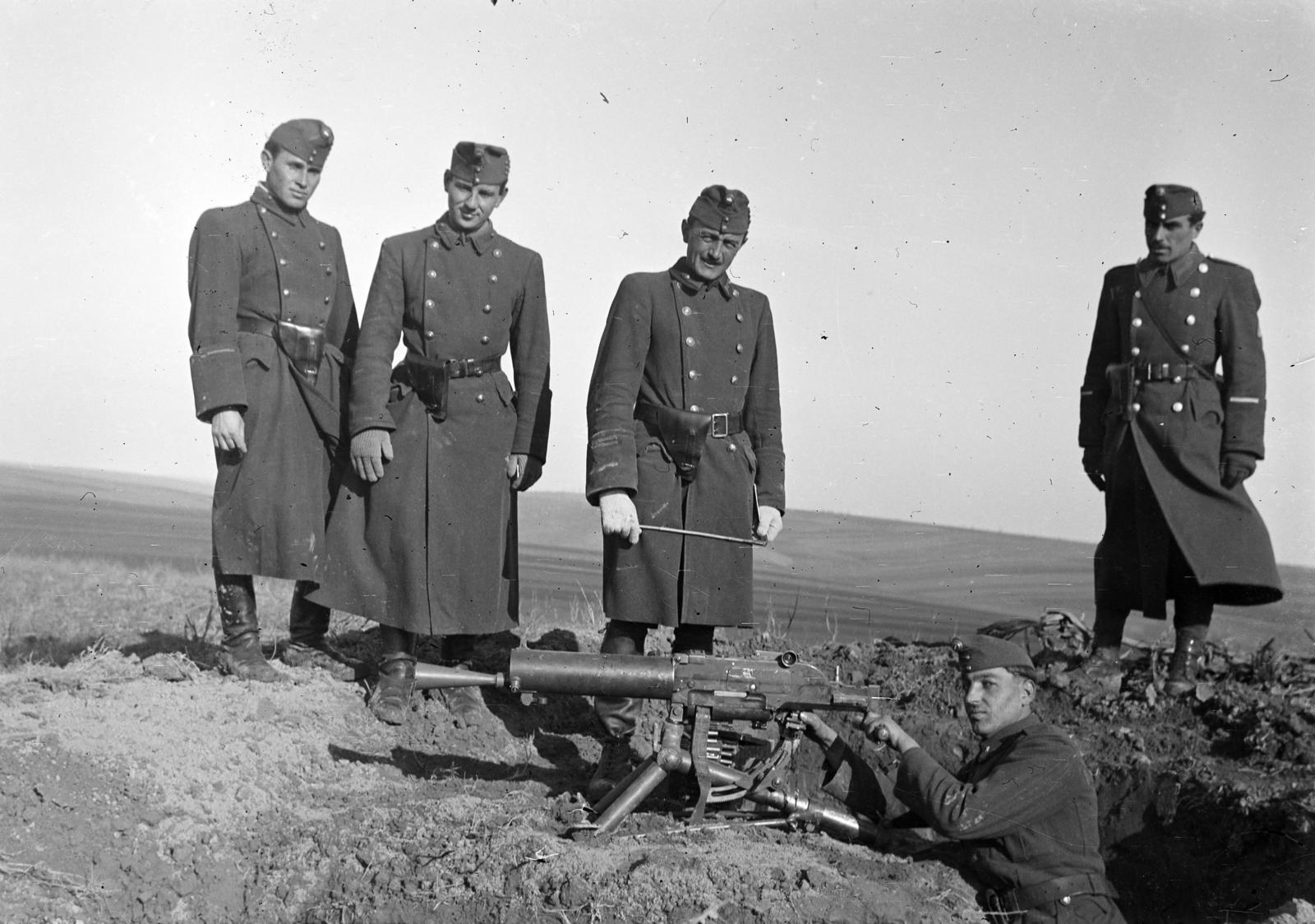 1942, Virágvölgyi István, Szalontai János, Schwarzlose-márka, géppuska heveder, gépfegyver, Fortepan #295863