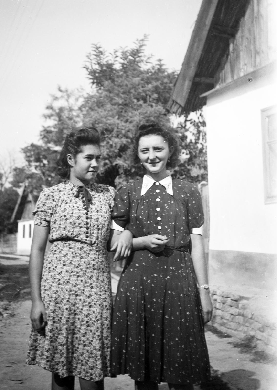 1942, Virágvölgyi István, Szalontai János, kettős portré, lányok, nyári ruha, Fortepan #295871