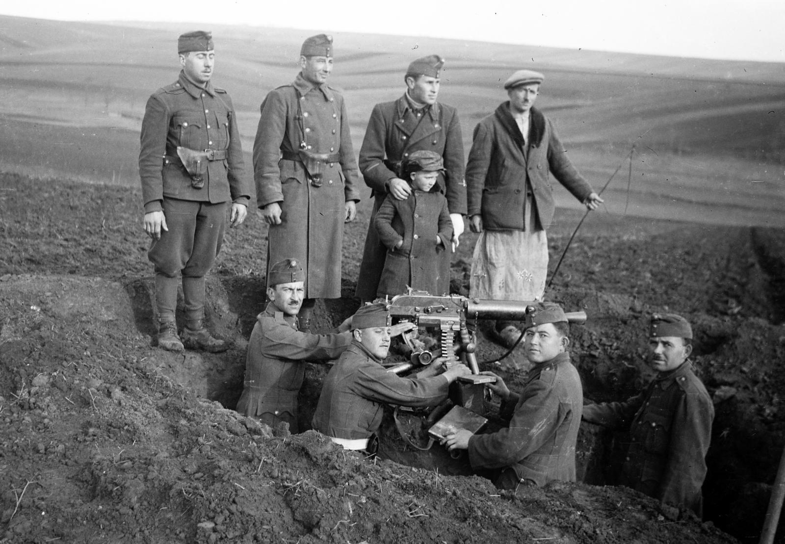1942, Virágvölgyi István, Szalontai János, Schwarzlose-márka, géppuska heveder, Fortepan #295872