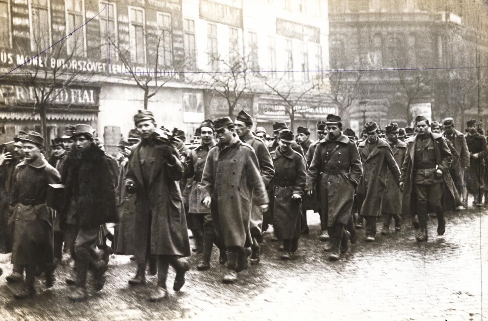 1919, Kieselbach Galéria, menet, fiatalság, katona, Fortepan #295911