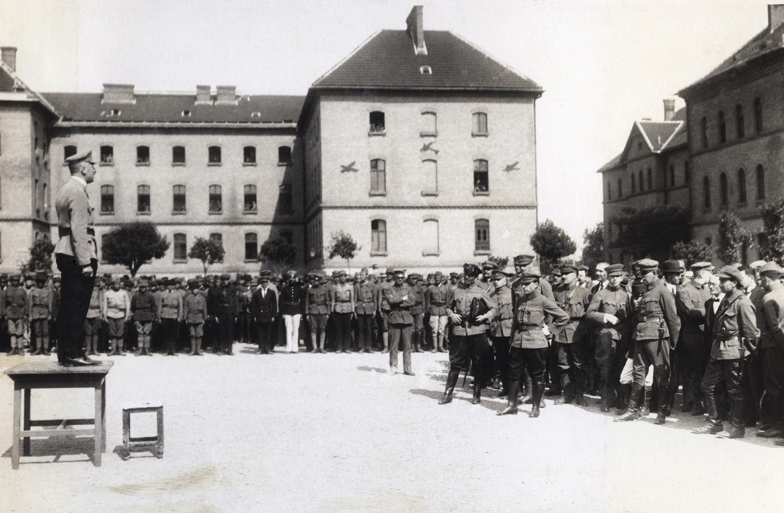 1919, Kieselbach Galéria, katona, szónok, tömeg, Fortepan #295946