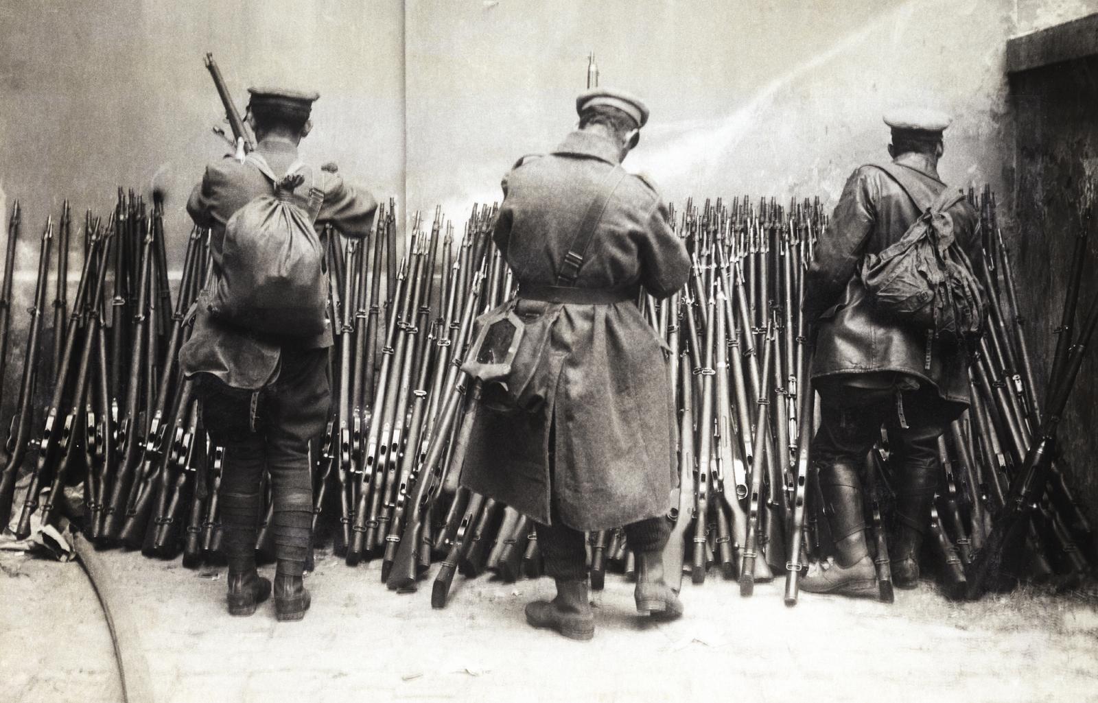 1919, Kieselbach Galéria, puska, hátizsák, háttal, Fortepan #295948