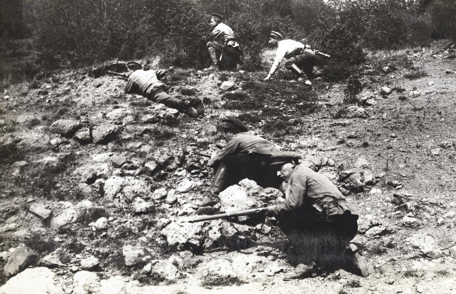 1919, Kieselbach Galéria, katona, puska, hason fekvés, Fortepan #295951