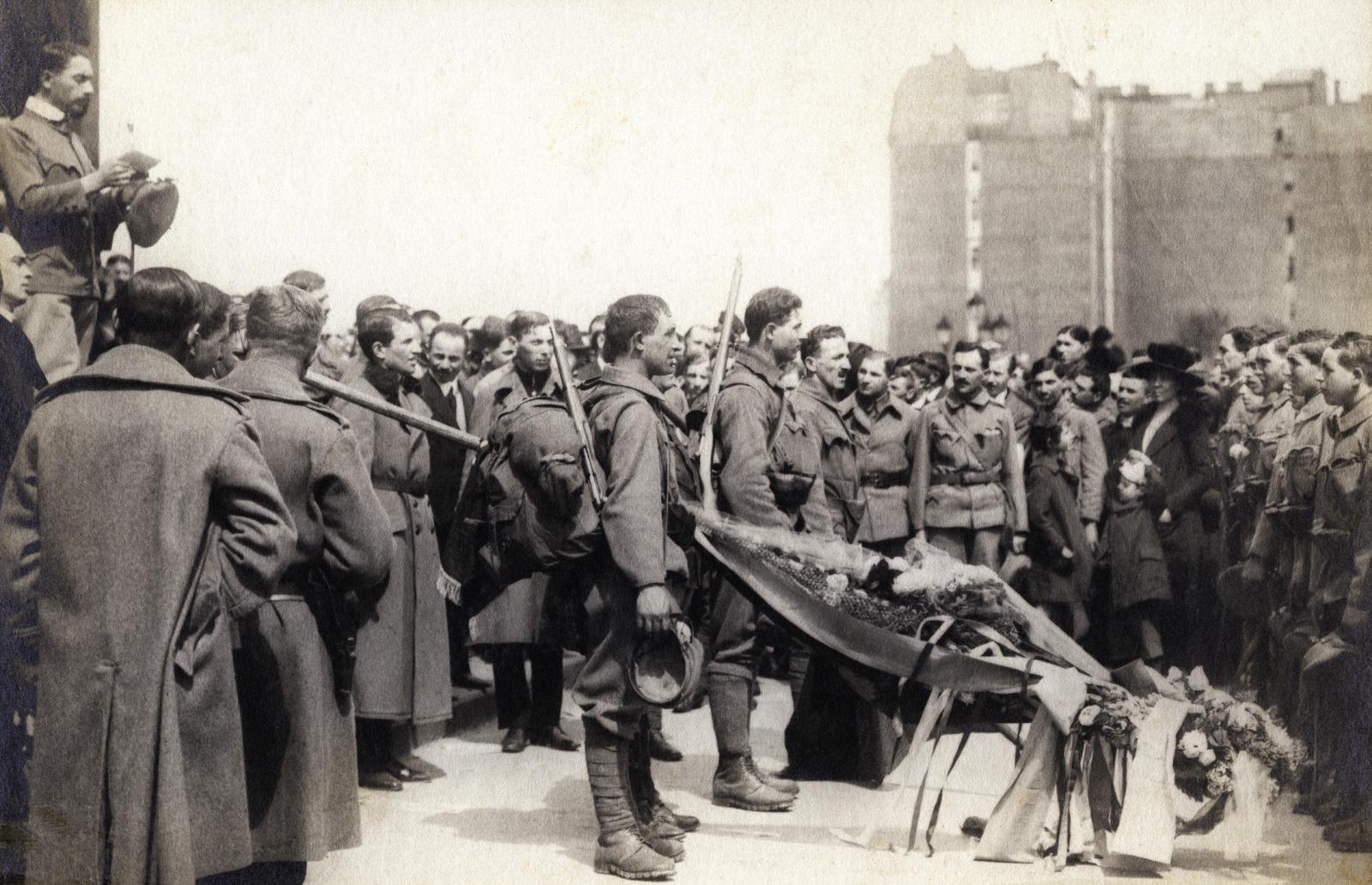 1919, Kieselbach Galéria, katona, tömeg, virág, Fortepan #295962