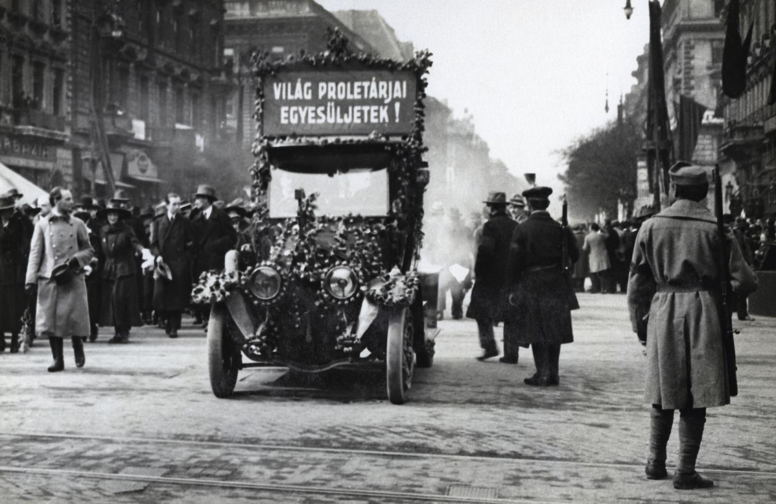 1919, Kieselbach Galéria, dekoráció, kommunizmus, jelmondat, automobil, Tanácsköztársaság, Fortepan #295983