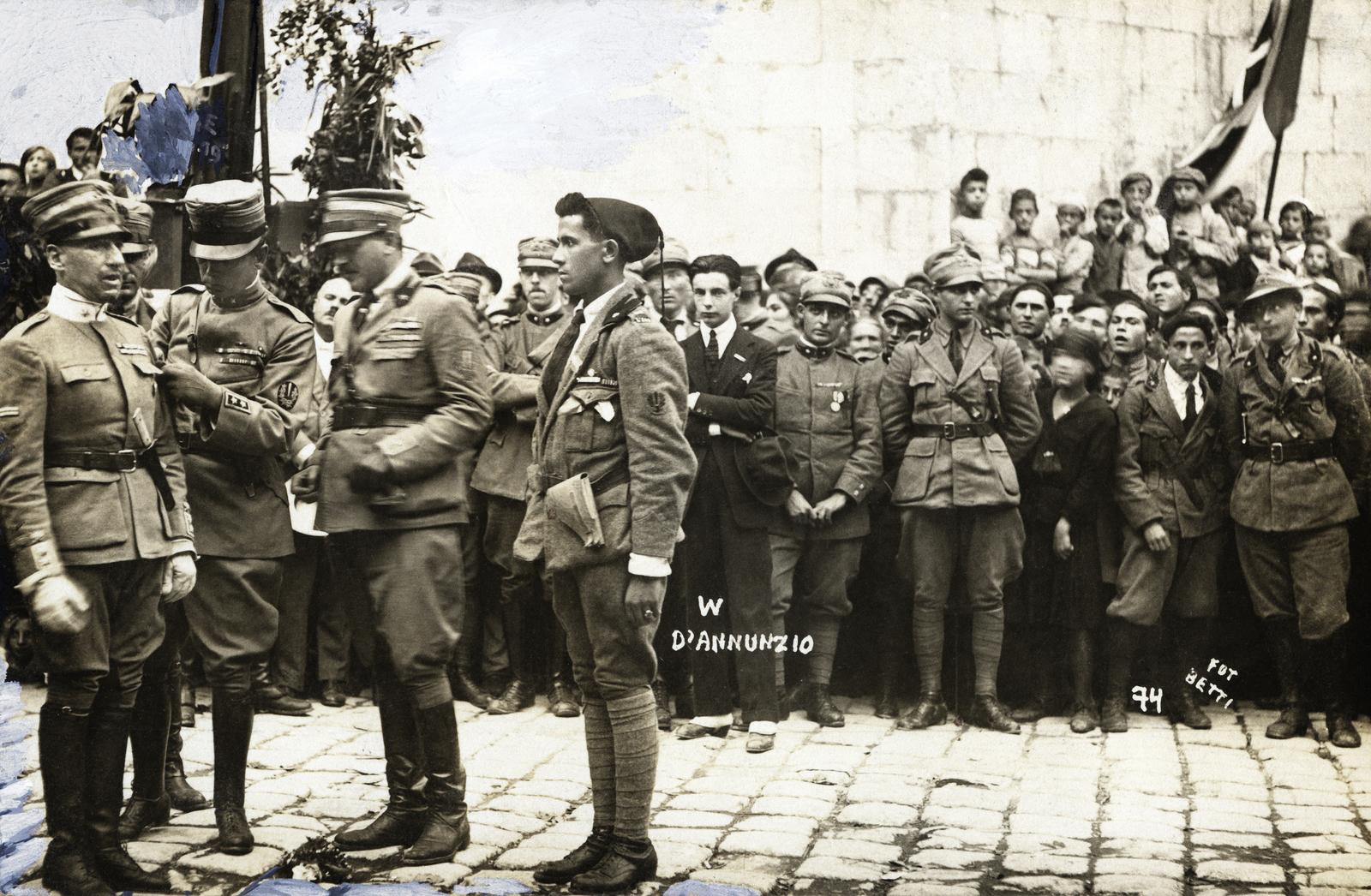 1919, Kieselbach Galéria, soldier, medal, pistol holster, curiosity, Fortepan #296002