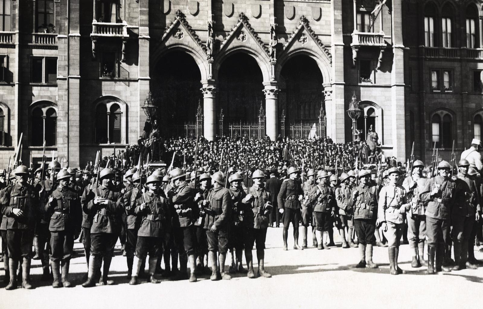 1919, Kieselbach Galéria, országház, román katona, Fortepan #296009