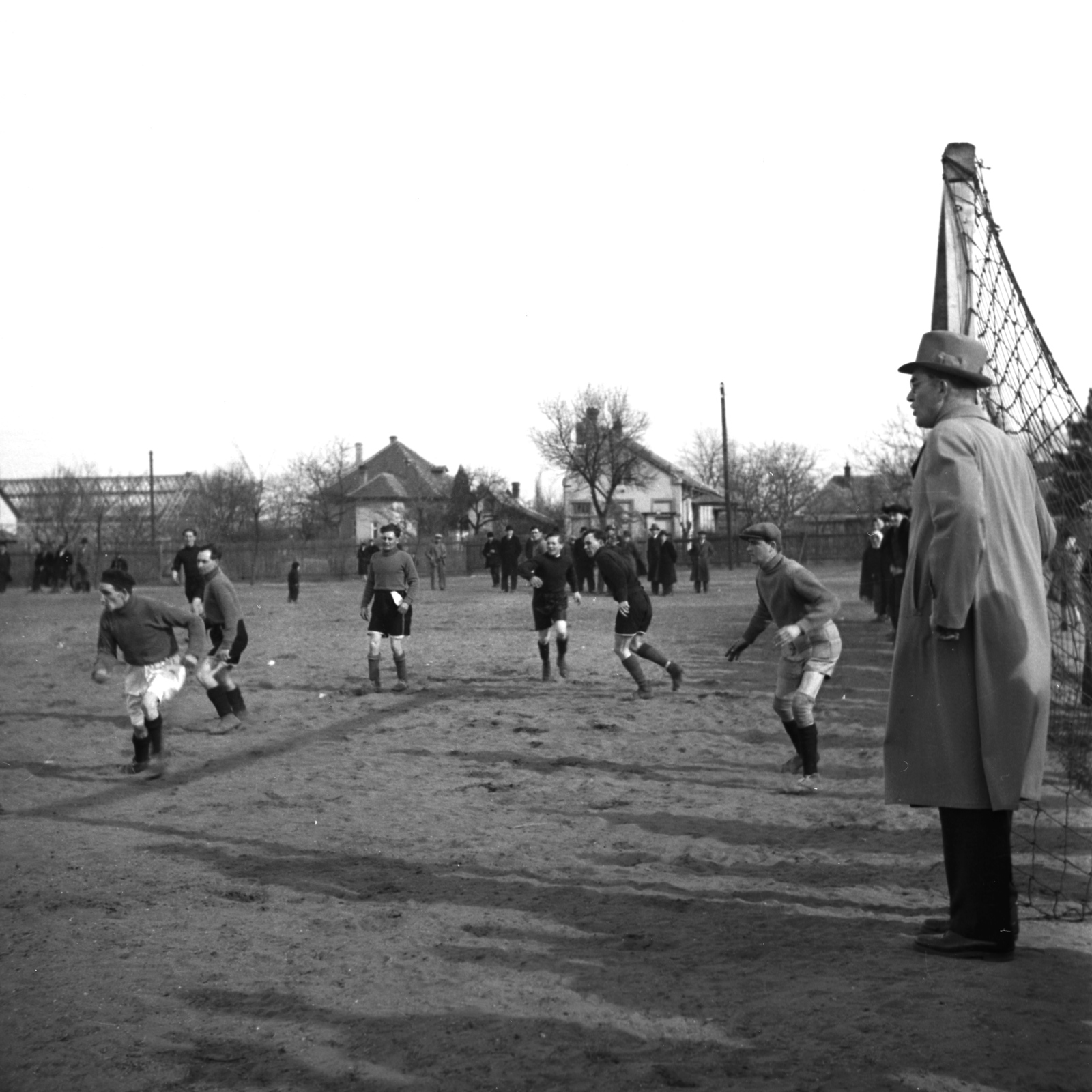 Hungary, Alag, Dunakeszi, az Alagi Sport Club (ASC) pályája., 1938, Kölcsey Ferenc Dunakeszi Városi Könyvtár / Petanovits fényképek, football, gate, Fortepan #29611