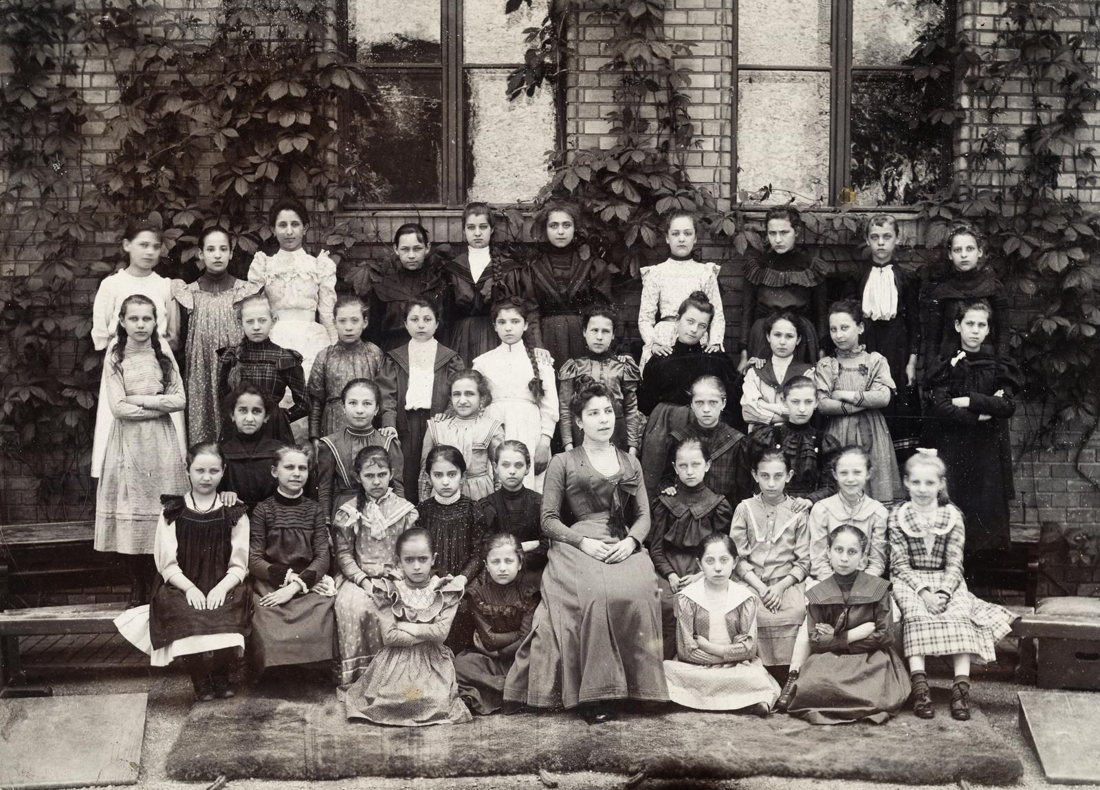1909, Szegő István, girls' class, Fortepan #296111