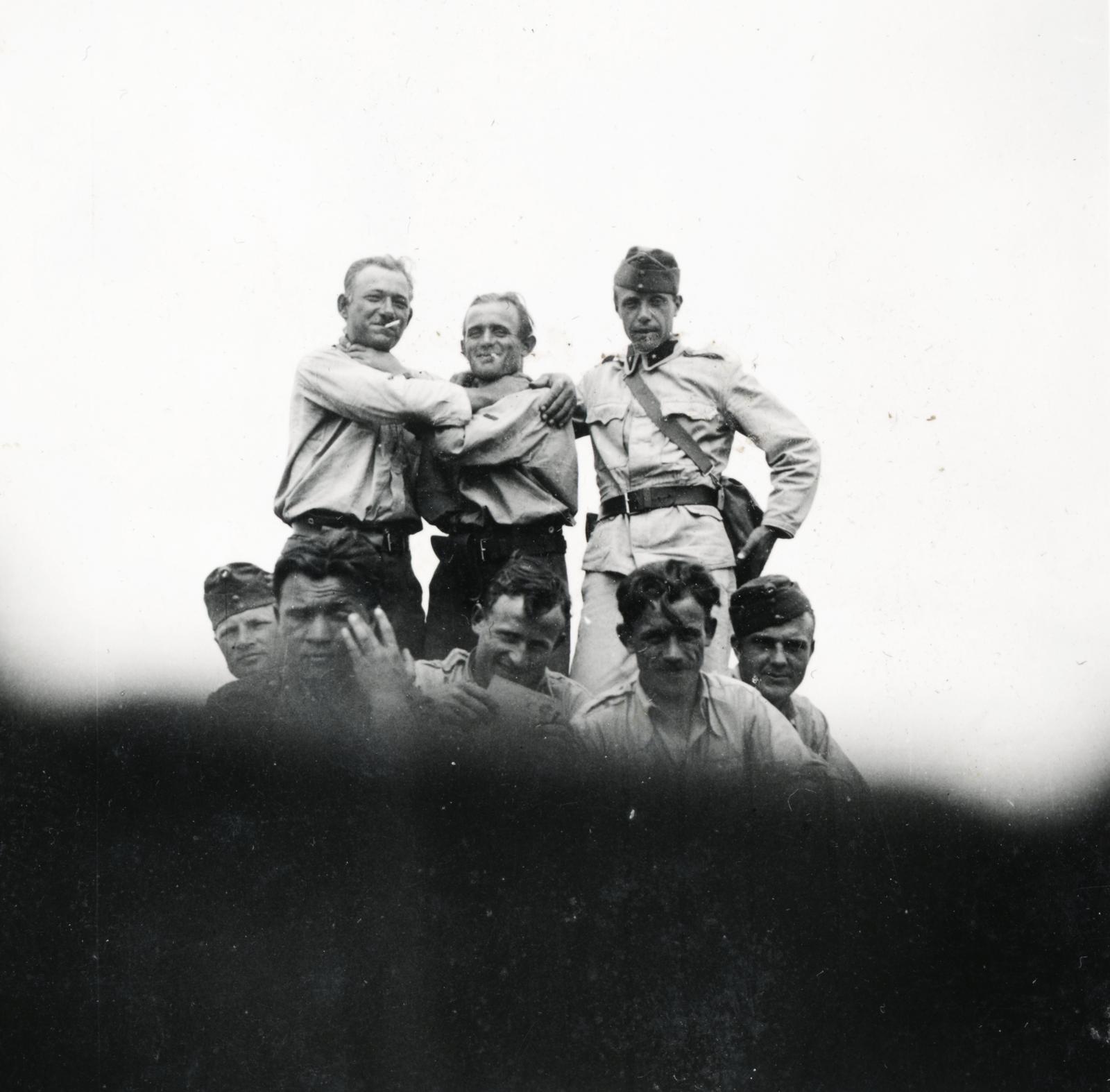 1940, Szegő István, Best of, mosoly, képarány: négyzetes, katona, csoportkép, Fortepan #296155