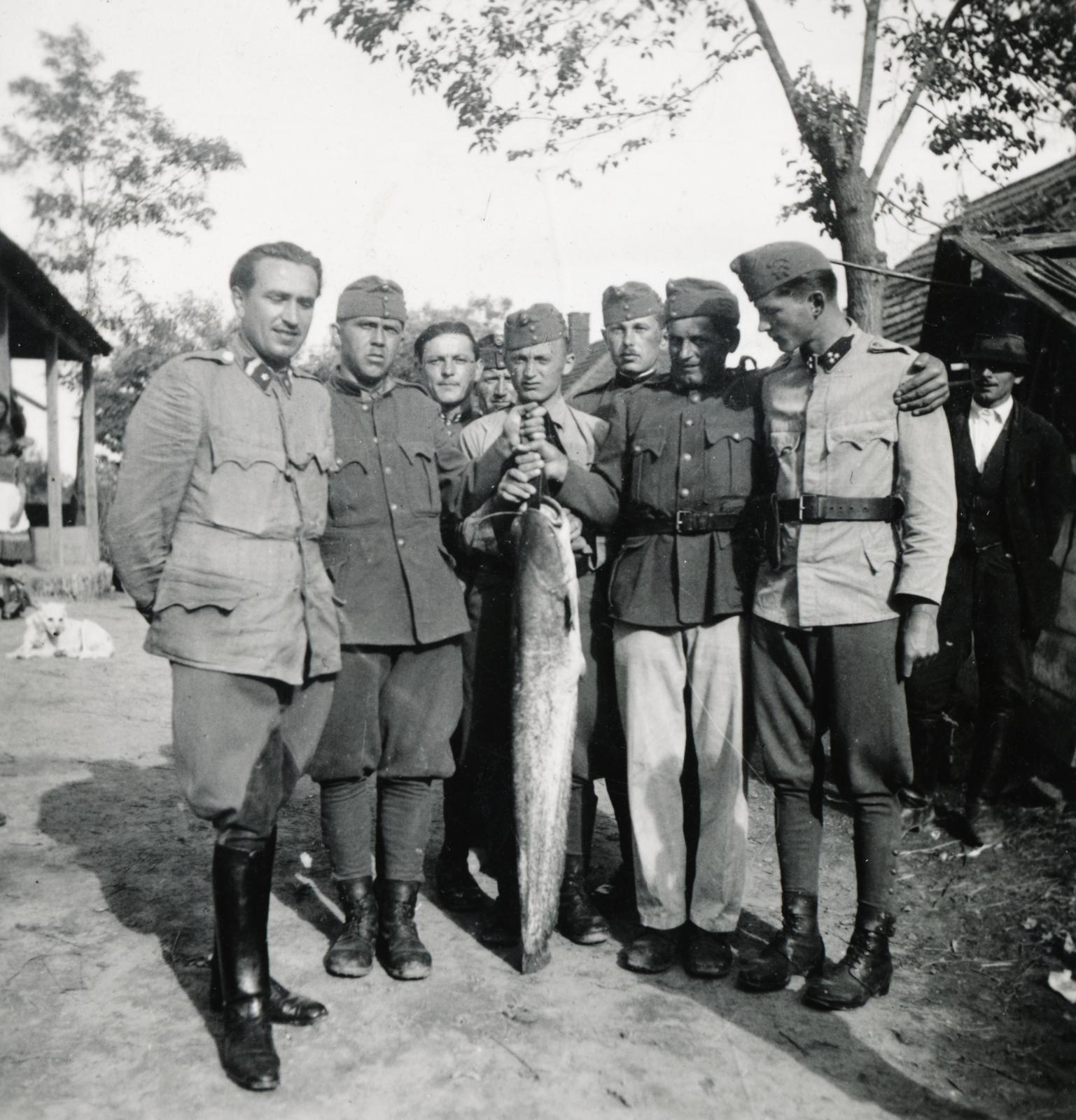 1940, Szegő István, soldier, catfish, Fortepan #296157