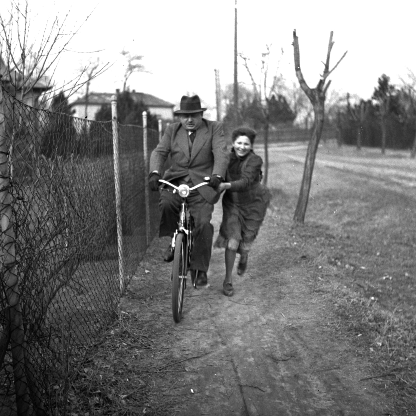 1938, Kölcsey Ferenc Dunakeszi Városi Könyvtár / Petanovits fényképek, bicycle, street view, man, woman, Fortepan #29665