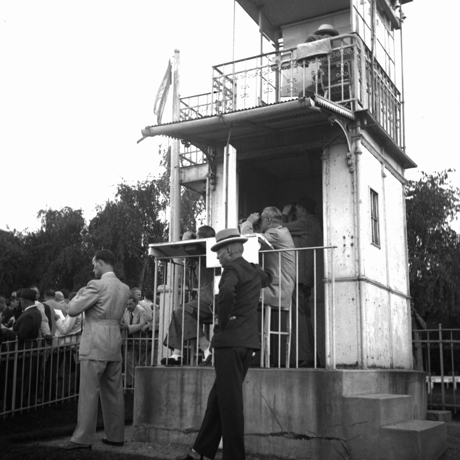 Hungary, Dunakeszi,Al-Duna, lóversenypálya., 1938, Kölcsey Ferenc Dunakeszi Városi Könyvtár / Petanovits fényképek, tower, pitch, horse race, auditorium, Budapest, Fortepan #29688