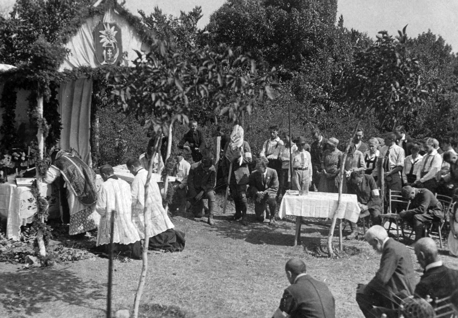 Magyarország, Dobogókő, tábori mise., 1921, Cholnoky Tamás, liturgia, térdepel, Fortepan #29807