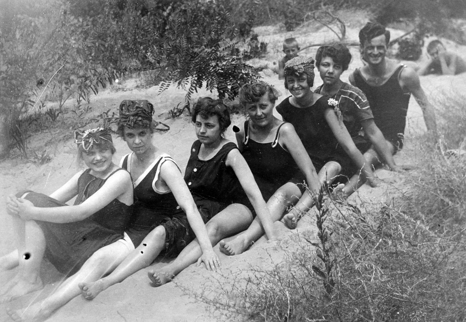 1921, Cholnoky Tamás, free time, bathing suit, tableau, women, summer, man, shore, boys, wide sitting, feat, Fortepan #29809