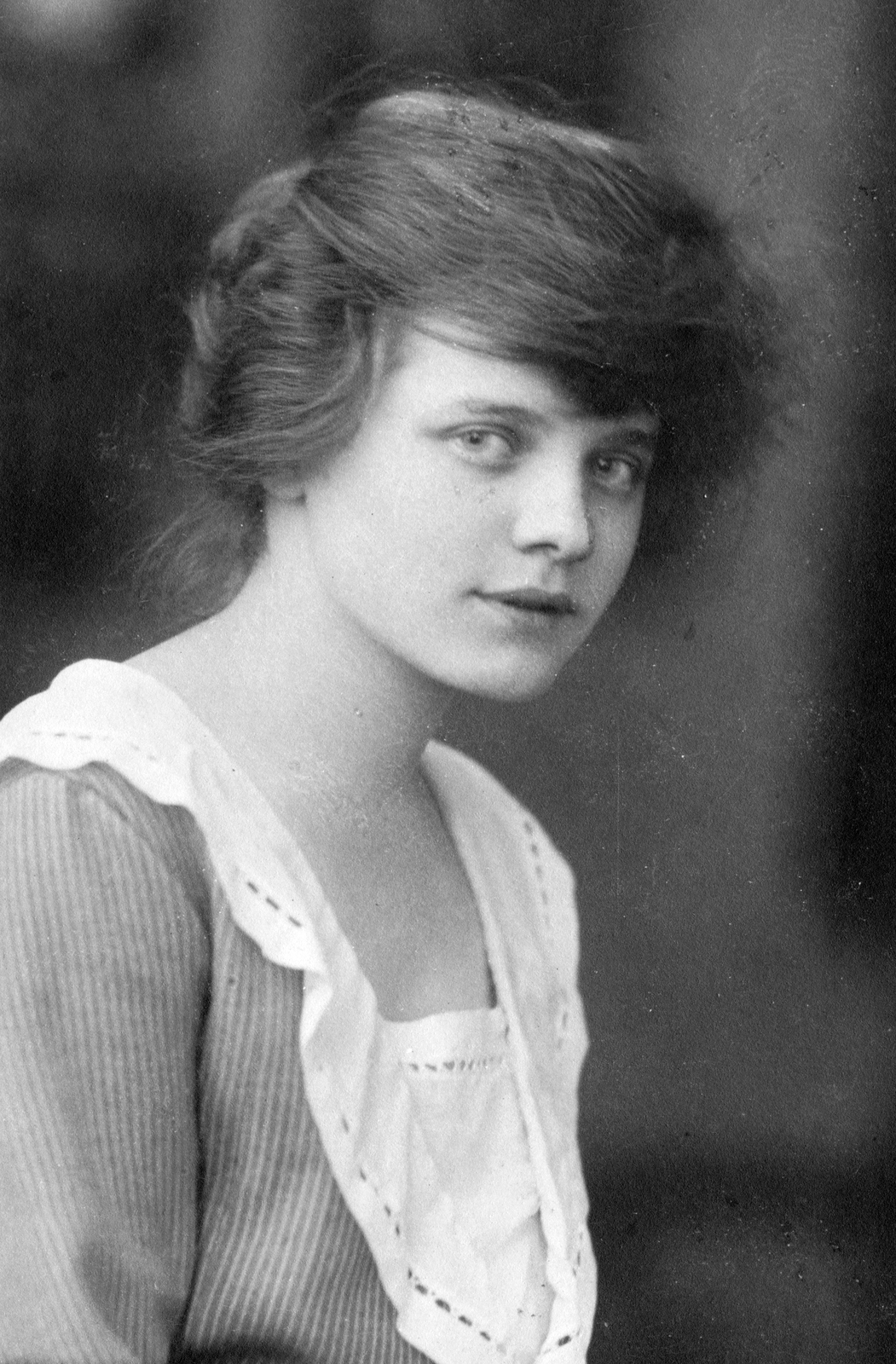 1921, Cholnoky Tamás, portrait, girl, hairdo, Fortepan #29810