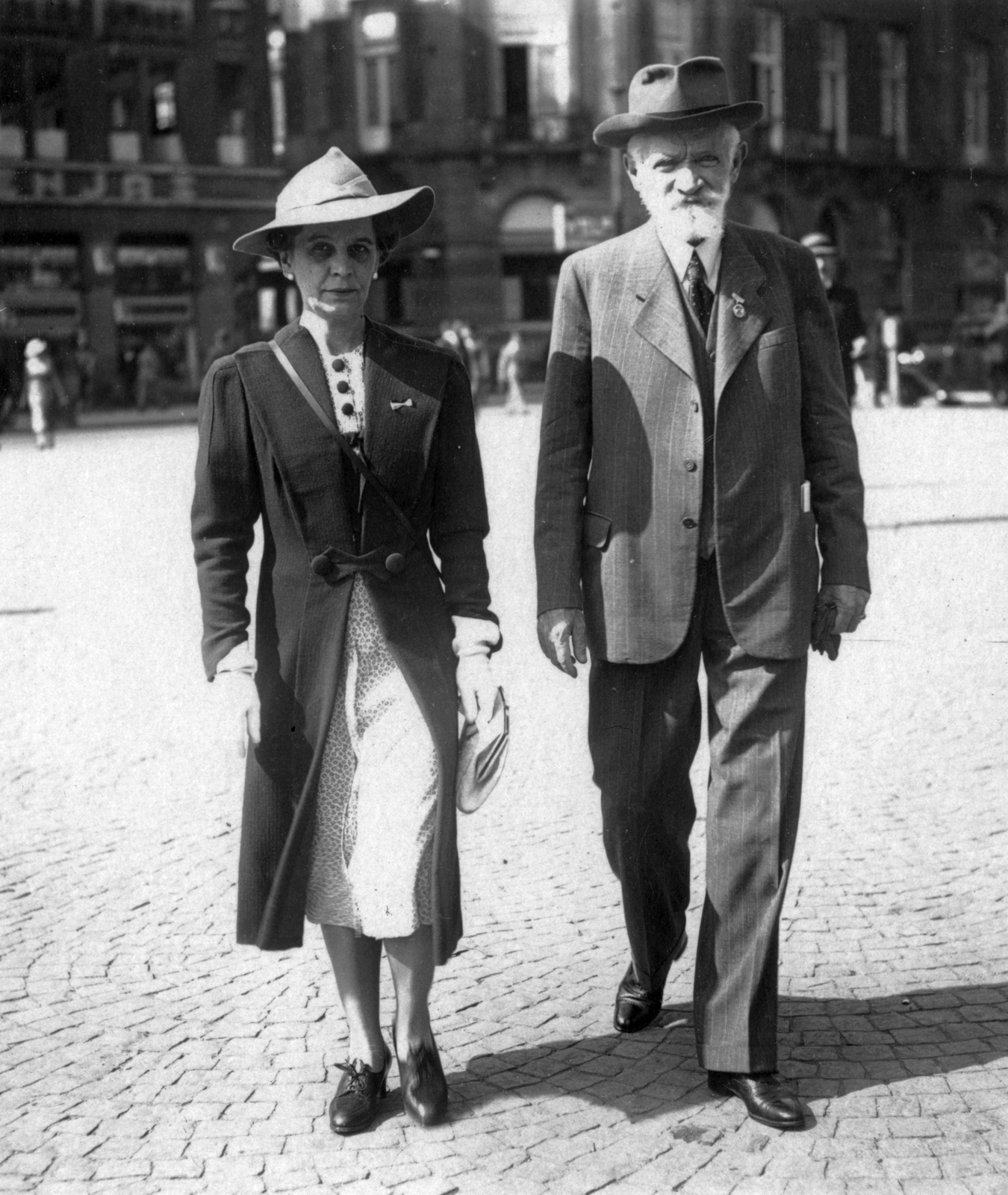 Netherlands, Amsterdam, Dam tér, háttérben a Kalverstraat torkolata. Cholnoky Jenő földrajztudós., 1938, Cholnoky Tamás, celebrity, scientist, Fortepan #29859