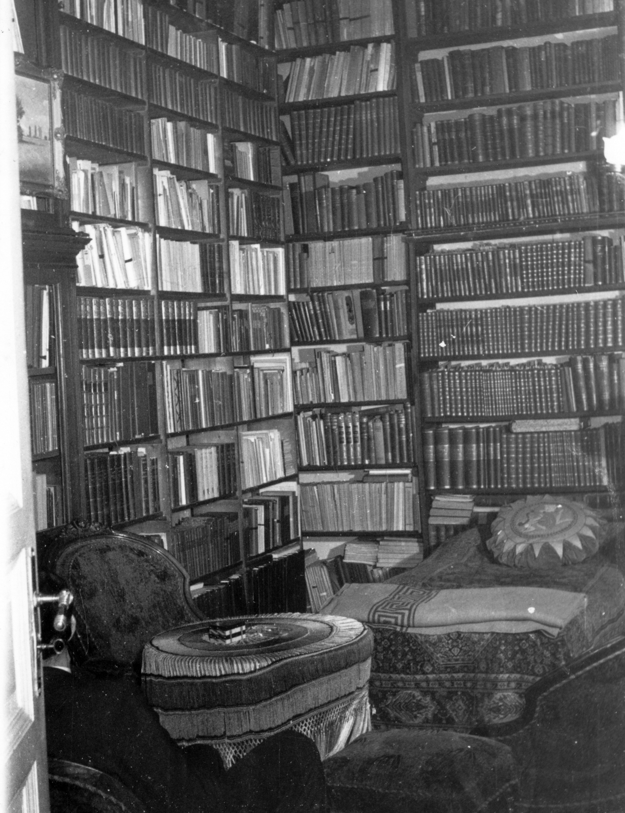 Hungary, Budapest VIII., Gyulai Pál utca 1. II. em. 5., Cholnoky Jenő földrajztudós dolgozószobája., 1940, Cholnoky Tamás, interior, bookshelf, Budapest, Fortepan #29863