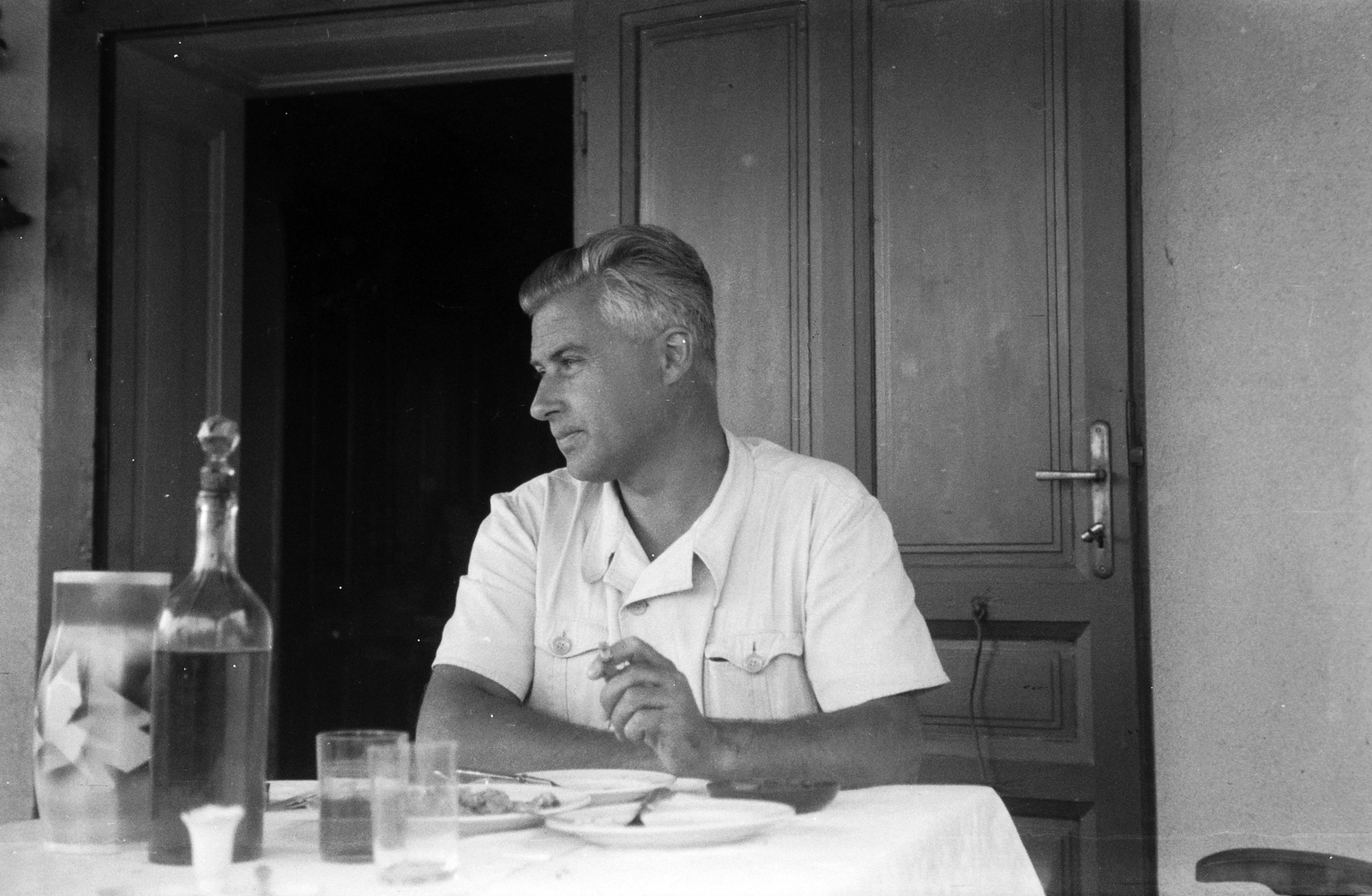 1959, Németh Tamás, portrait, cigarette, smoking, meal, terrace, man, place, glass, table, jug, Fortepan #29908