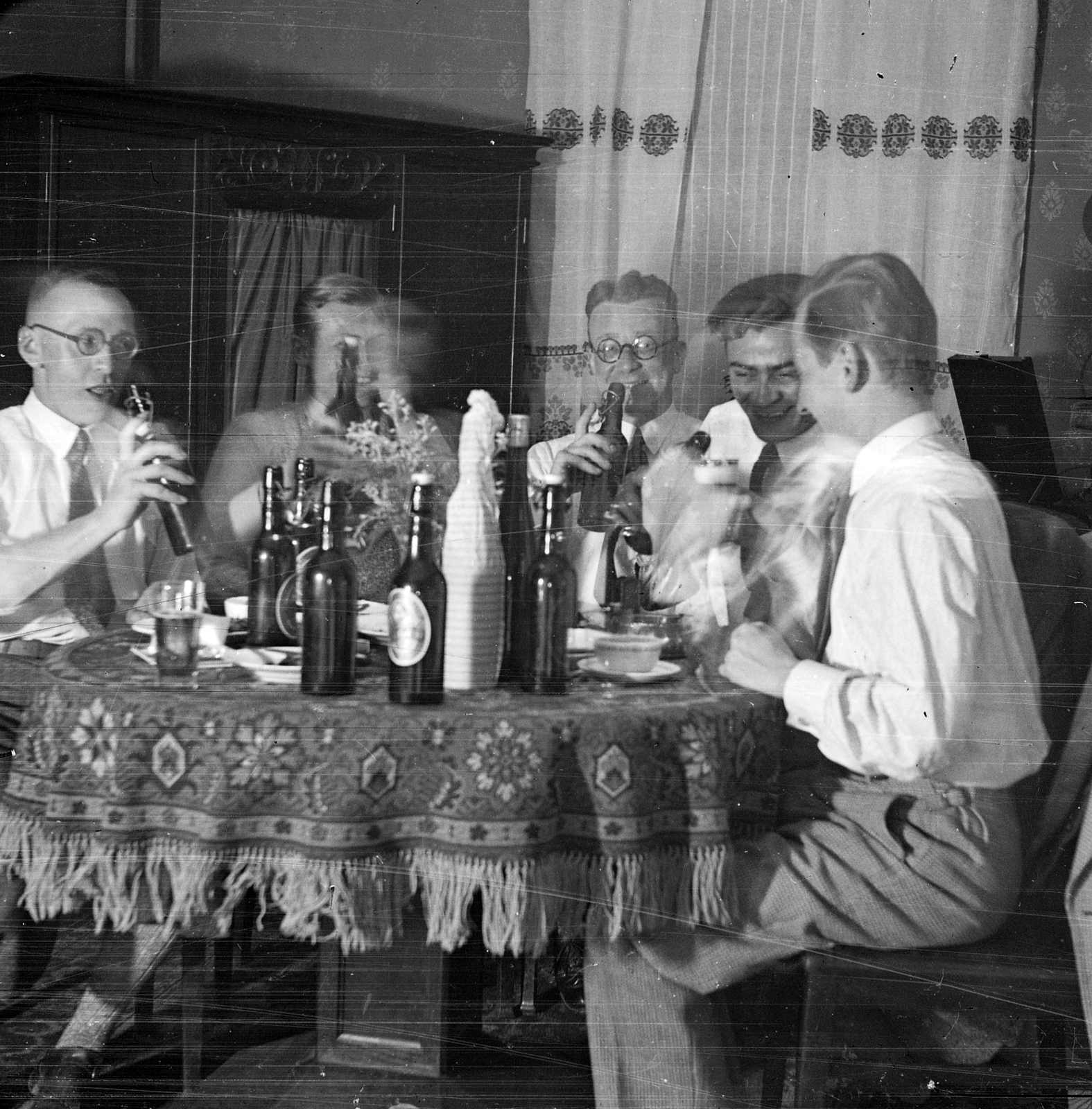 1924, Wirthmann Julianna, men, drinking, Fortepan #29984