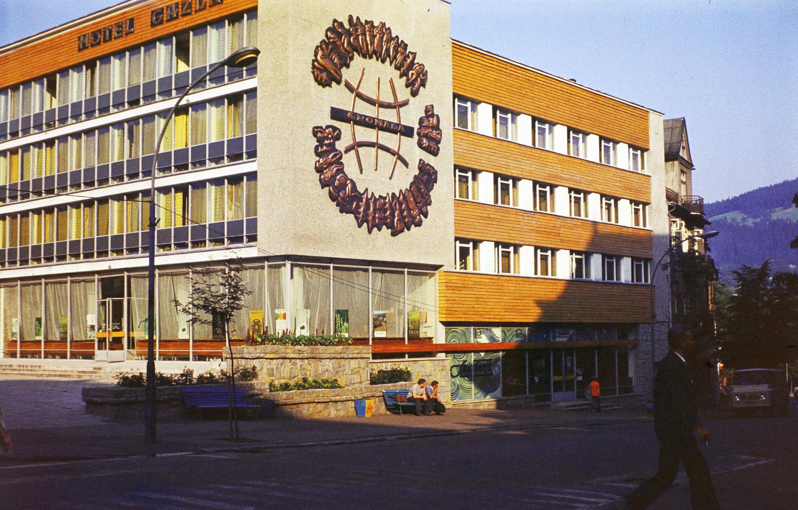 Lengyelország,Lengyel Magas-Tátra, Zakopane, ulica Krupówki, Hotel Gromada., 1973, Gépész, Fortepan #300058