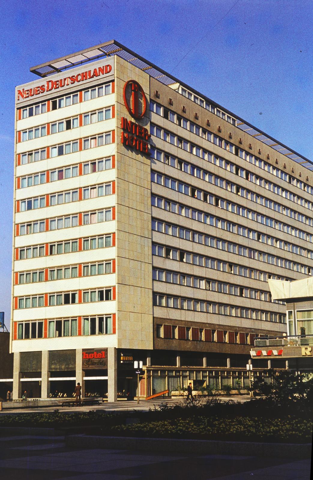 Németország, Drezda, Prager Straße, Hotel Lilienstein az "Interhotels Prager Straße" épületkomplexumban., 1973, Gépész, Fortepan #300059