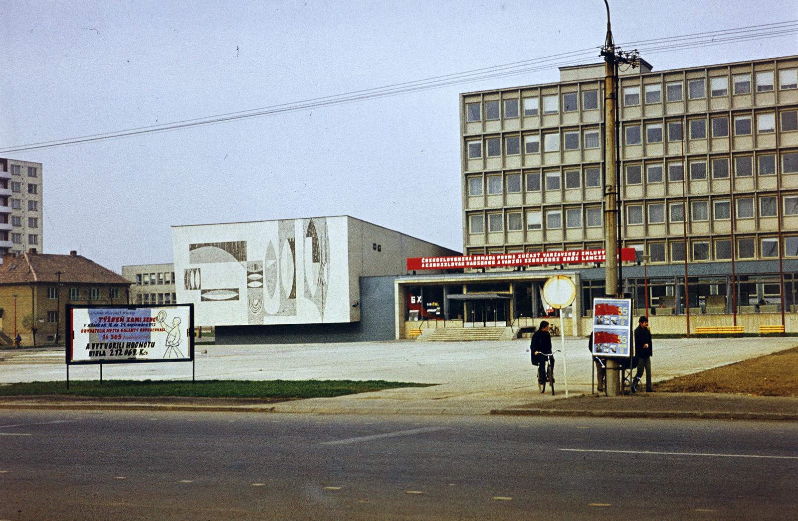 Slovakia, Galanta, Mierové námestie., 1972, Gépész, Fortepan #300063