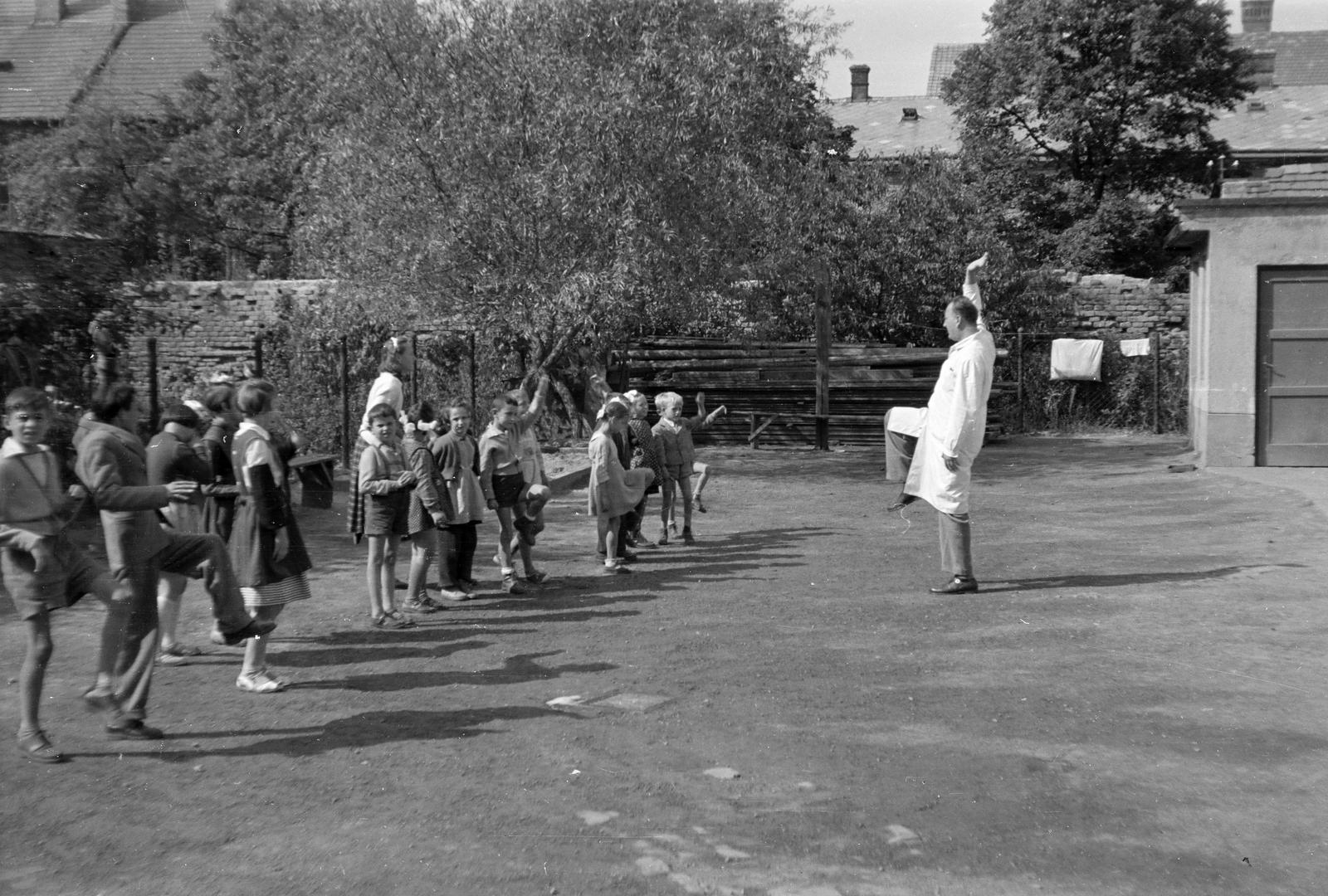 1959, Illés Zoltán, Best of, exercise, teacher, school yard, student, Fortepan #300136
