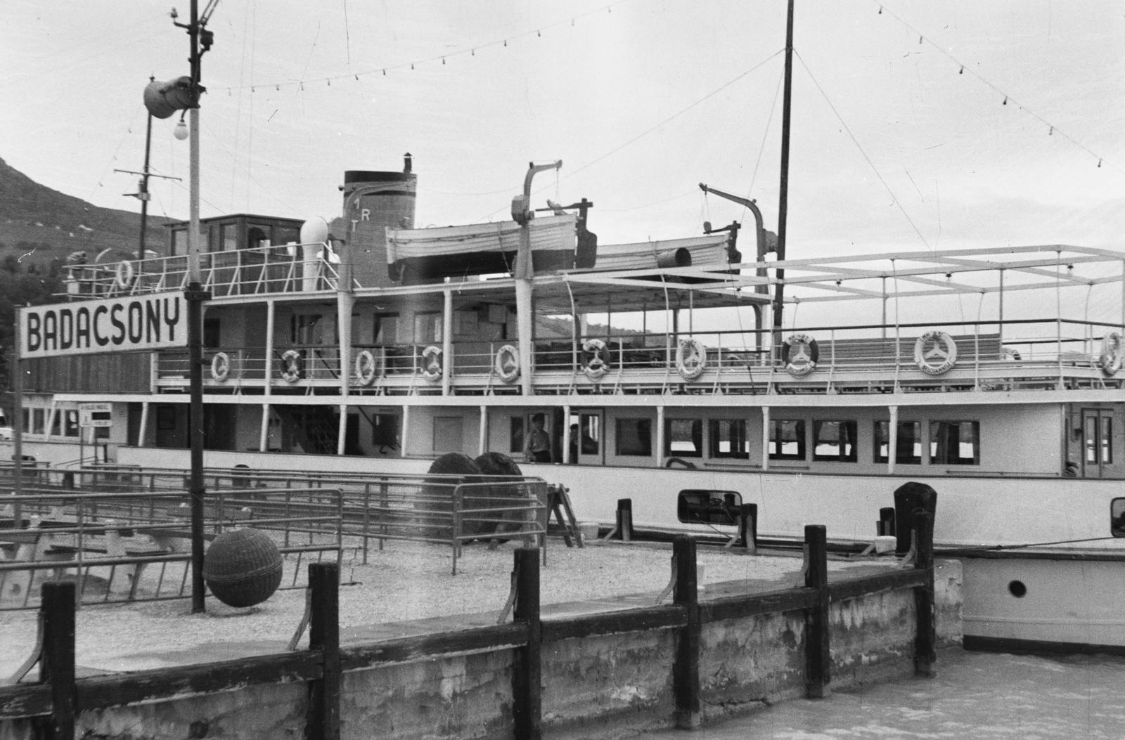 Hungary,Lake Balaton, Badacsonytomaj,Badacsony, a Beloiannisz személyhajó a kikötőben., 1960, Illés Zoltán, Fortepan #300149