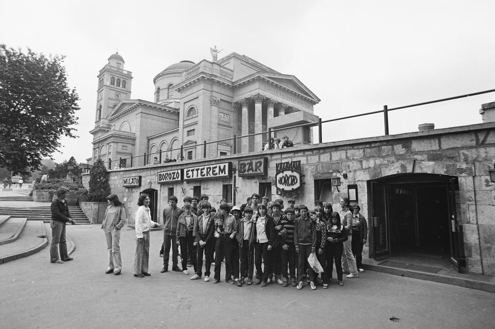 1980, Illés Zoltán, étterem, egér, Bazilika, borozó, osztálykirándulás, Fortepan #300166