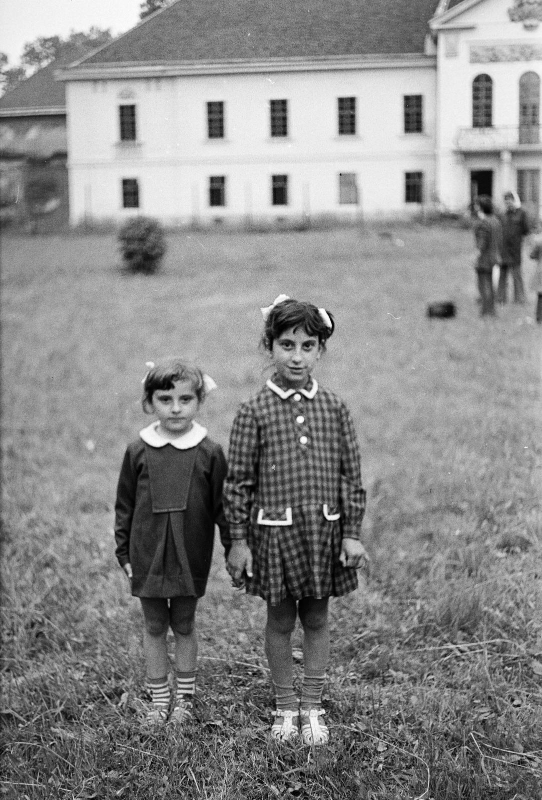Hungary, Nagycenk, a felvétel a Széchenyi kastély parkjában készült., 1965, Illés Zoltán, Fortepan #300168