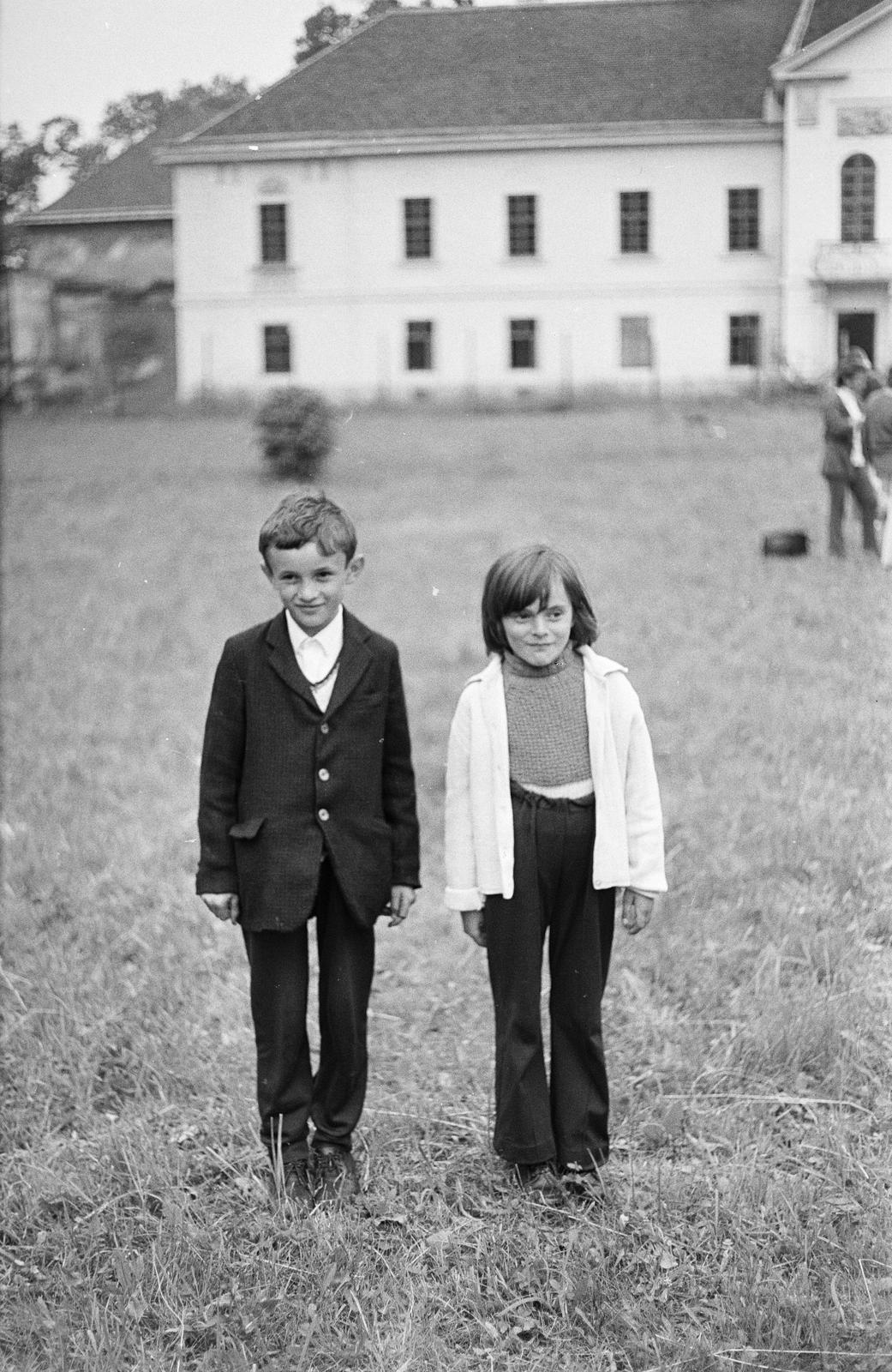 Hungary, Nagycenk, a felvétel a Széchenyi kastély parkjában készült., 1965, Illés Zoltán, Fortepan #300169