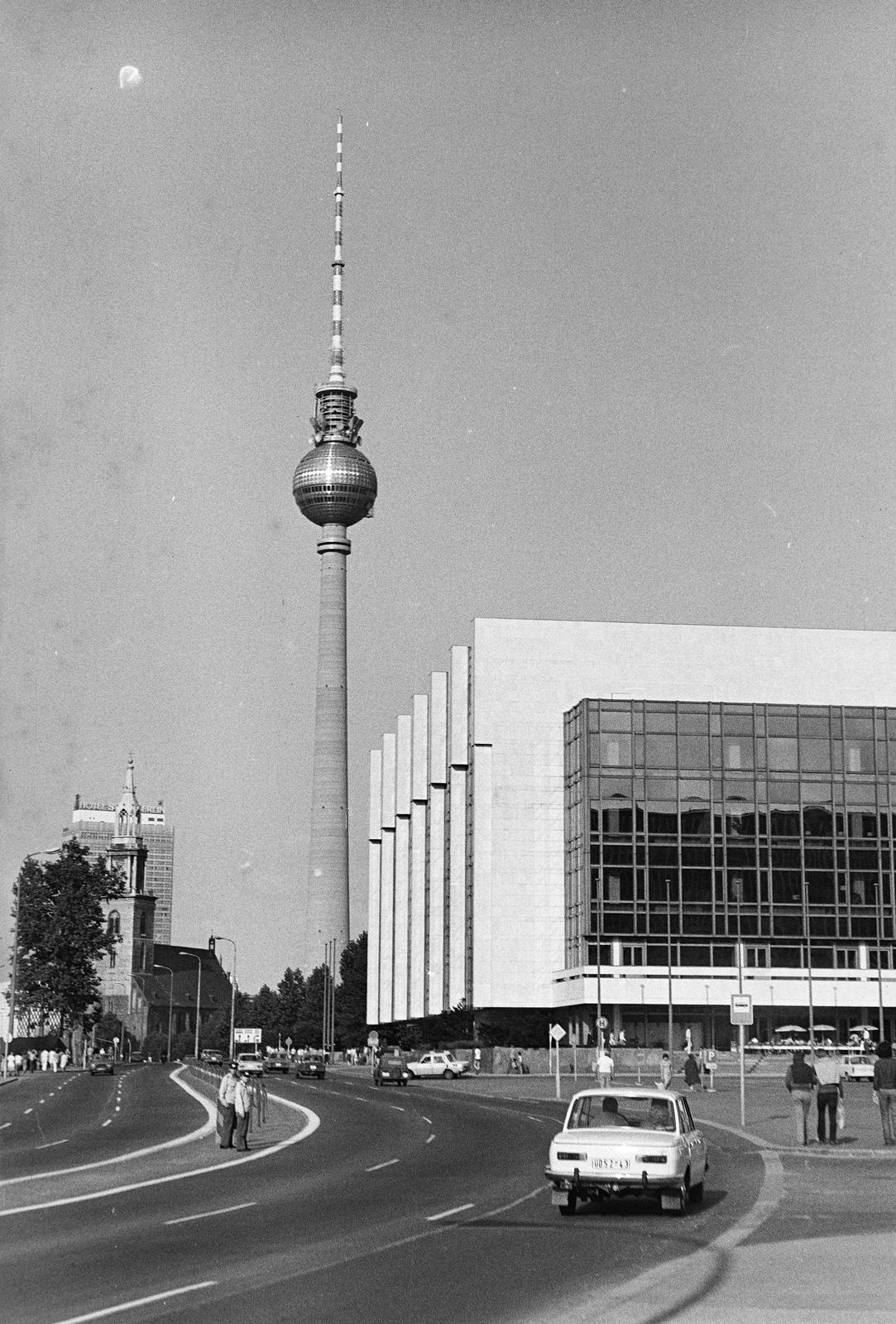 1975, Illés Zoltán, Kelet-Berlin, tévétorony, Fortepan #300172